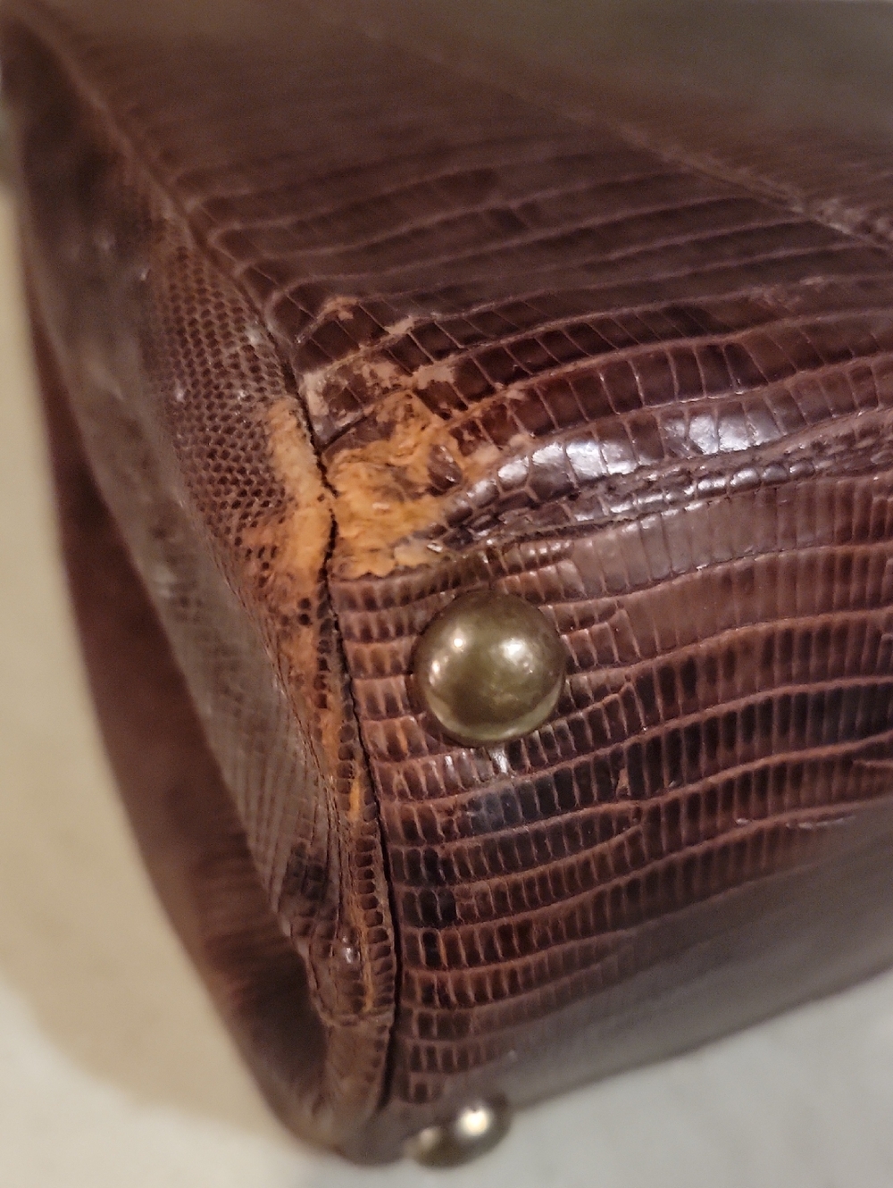 Vintage Brown Lizard-Texture Top-Frame Handbag - Picture 5 of 5
